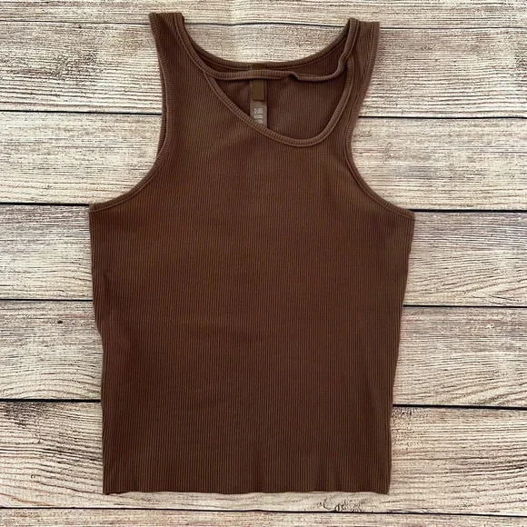 Skims Cutout Ribbed Tank - Picture 2 of 7